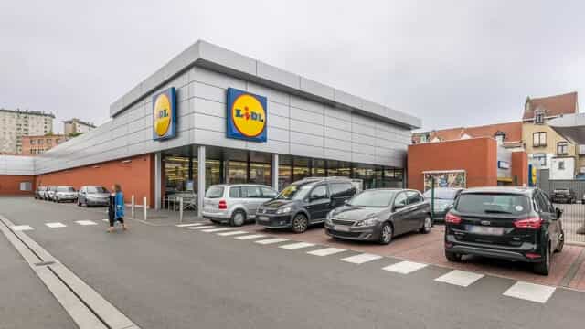 Titre: Un Aîné de 85 Ans Meurt Suite à une Bagarre dans un Supermarché Lidl à Molenbeek
