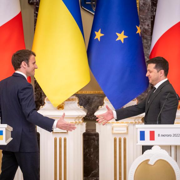 Macron Prépare la France à l’Effondrement Economique et au Conflit