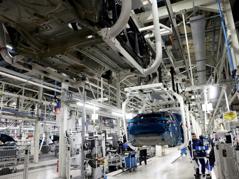 Crise industrielle en France : le Sénat dénonce un « effondrement » de la filière automobile