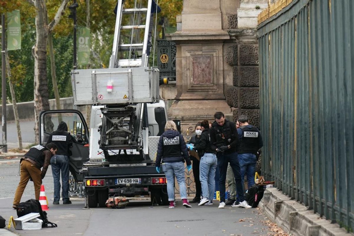 Cambriolage au Louvre : des criminels arrêtés grâce à l’ADN après un vol spectaculaire